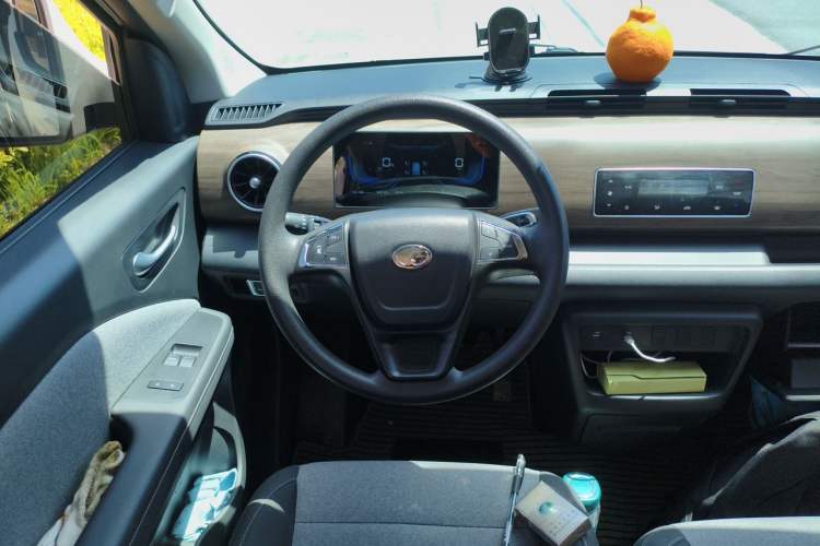 Used Ruichi EC75 2025 Model Passenger Vehicle Smart Driving Ultra-Charging Edition, Pioneer Type I, 52.16 kWh Steering Wheel