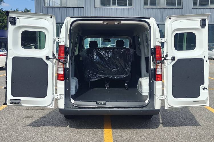 Used Ruichi EC75 2025 Model Passenger Vehicle Smart Driving Ultra-Charging Edition, Pioneer Type I, 52.16 kWh Trunk