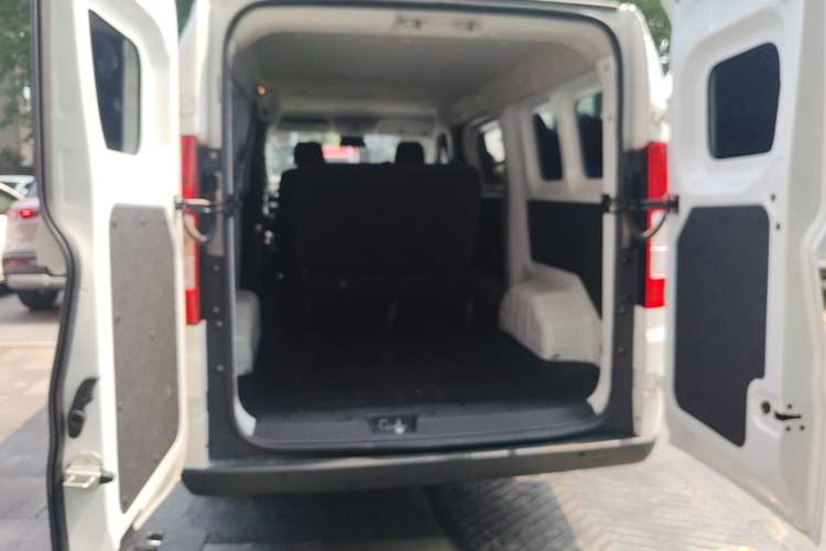 Used Ruichi EC75 2025 Model Passenger Vehicle Smart Driving Ultra-Charging Edition, Pioneer Type I, 52.16 kWh Trunk