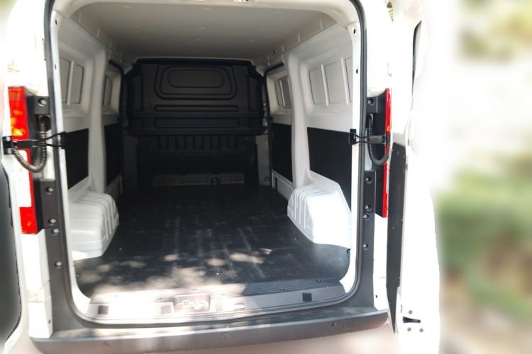 Used Ruichi EC75 2025 Model Freight Vehicle Smart Driving Ultra-Charging Edition Superior I 52.16 kWh Trunk