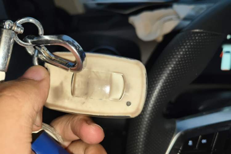 Used Ruichi EC75 2025 Intelligent Driving Ultra-Charging Version Pioneer II Type 50.1 kWh Vehicle Key