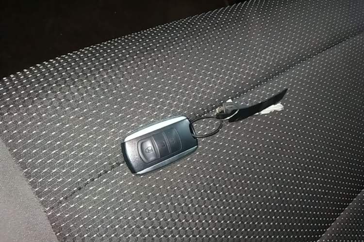 Used Ruichi EC75 2025 Intelligent Driving Ultra-Charging Version Pioneer II Type 50.1 kWh Vehicle Key