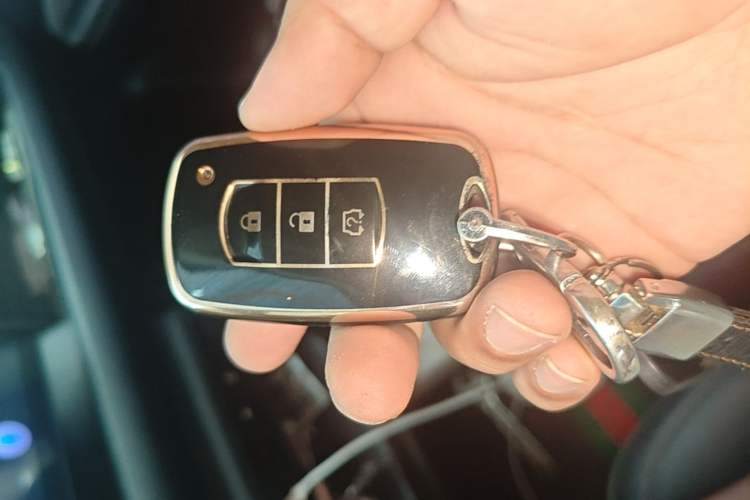 Used Ruichi EC75 2025 Model Passenger Vehicle Smart Driving Ultra-Charging Edition, Pioneer Type I, 52.16 kWh Vehicle Key