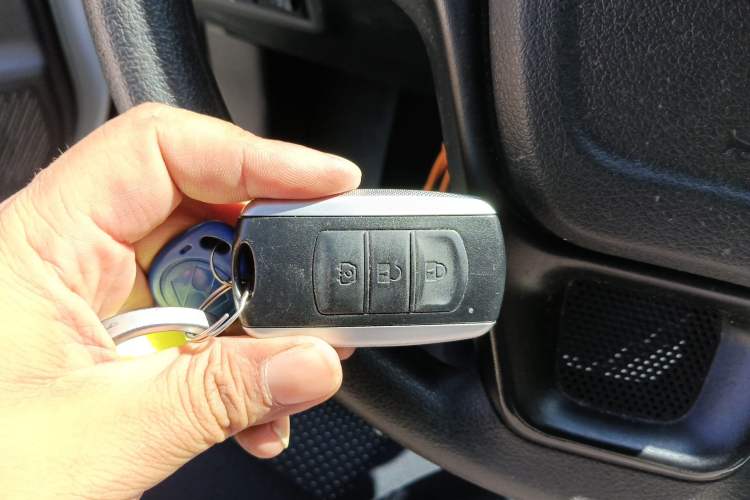 Used Ruichi EC75 2025 Ultra-Charging Version Pioneer II Type 50.1 kWh Vehicle Key