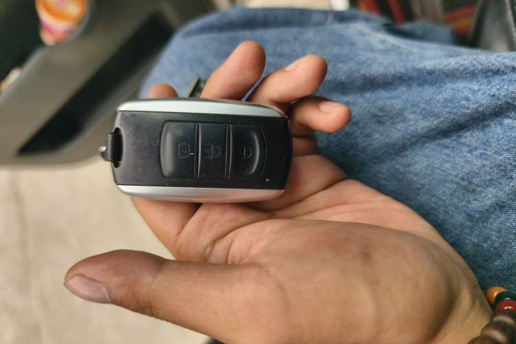 Used Ruichi EC75 2025 Model Passenger Vehicle Smart Driving Ultra-Charging Edition Superior I 52.16 kWh Vehicle Key