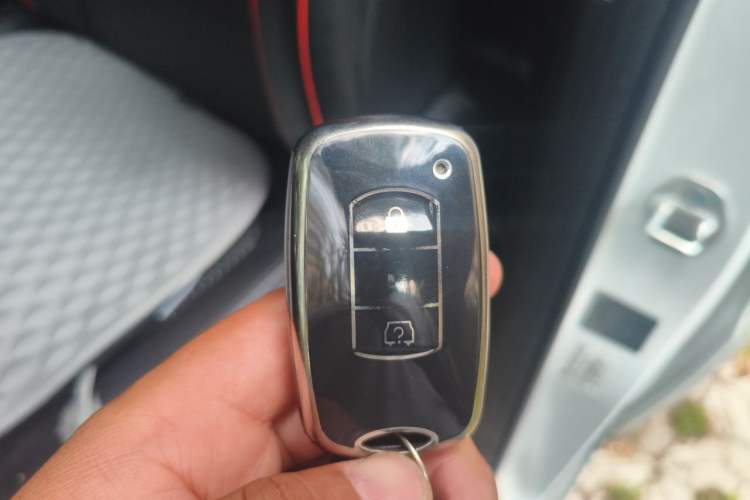 Used Ruichi EC75 2025 Smart Drive Ultra-Charging Version Beyond Edition II 50.1 kWh Vehicle Key