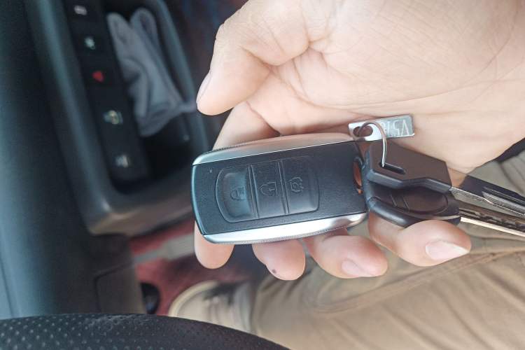 Used Ruichi EC75 2025 Intelligent Driving Ultra-Charging Version Pioneer II Type 50.1 kWh Vehicle Key