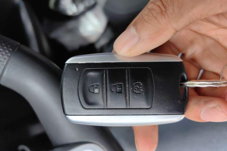 Used Ruichi EC75 2025 Model Passenger Vehicle Smart Driving Ultra-Charging Edition Superior I 52.16 kWh Vehicle Key