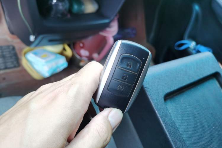 Used Ruichi EC75 2025 Model Passenger Vehicle Smart Driving Edition Pioneer I 41.5 kWh Vehicle Key