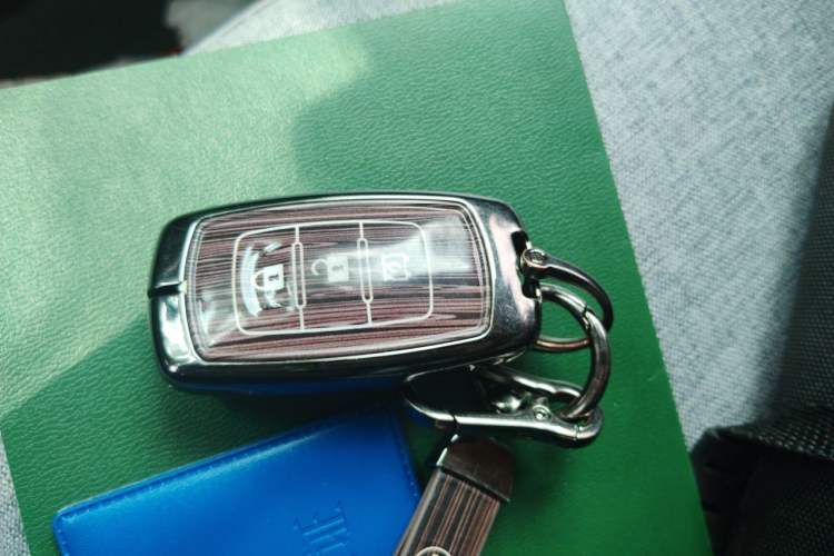 Used Ruichi EC75 2025 Model Passenger Vehicle Smart Driving Ultra-Charging Edition Superior II 50.1 kWh Vehicle Key