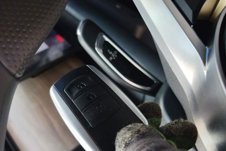 Used Ruichi EC75 2025 Model Freight Vehicle Smart Driving Ultra-Charging Edition Superior I 52.16 kWh Vehicle Key