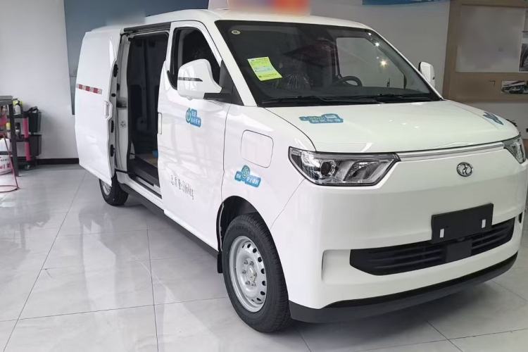 Used Ruichi EC75 2026 Model Freight Vehicle Smart Driving Ultra-Charging Edition Pioneer I Exterior 1