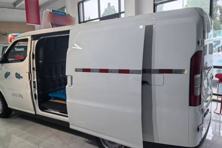 Used Ruichi EC75 2026 Model Freight Vehicle Smart Driving Ultra-Charging Edition Pioneer I Exterior 4