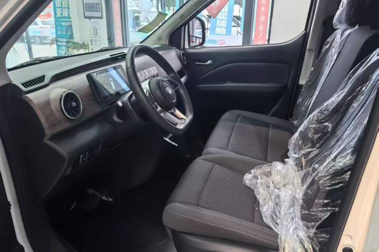 Used Ruichi EC75 2026 Model Freight Vehicle Smart Driving Ultra-Charging Edition Pioneer I Exterior 6
