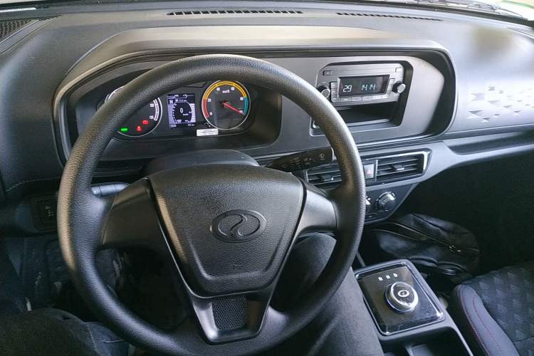 Used Ruichi ED71 2022 ED71 Side-Board Truck Pioneer Model I Interior 2