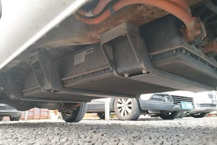 Used Ruichi EK07S 2020 Standard Edition 31.25 kWh Right Side Sill