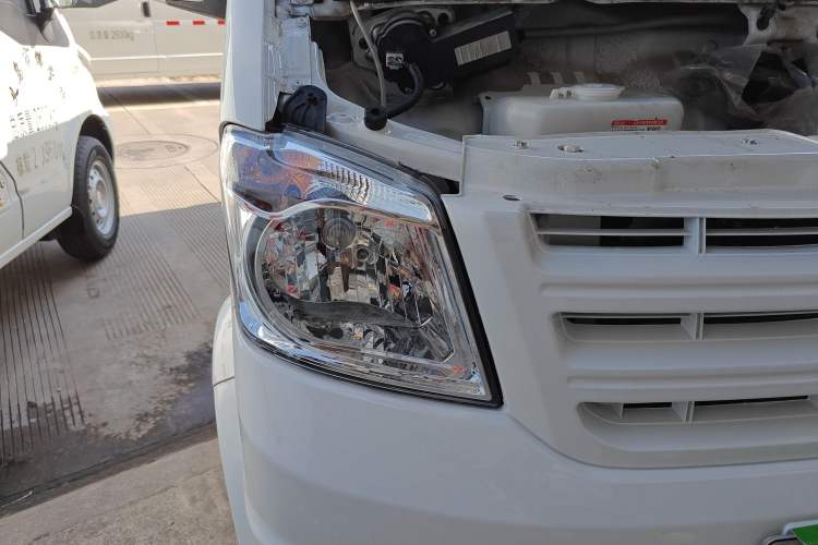 Used Ruichi EK07S 2021 Standard Edition 31.25 kWh Right Front Headlight
