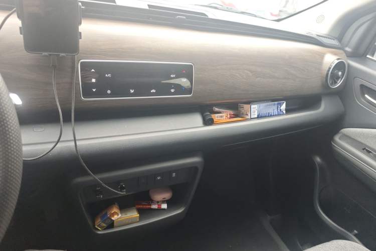 Used Ruichi R5 2025 Model Passenger Vehicle Smart Driving Ultra-Charging Edition, Pioneer Type I Audio And AC Panel
