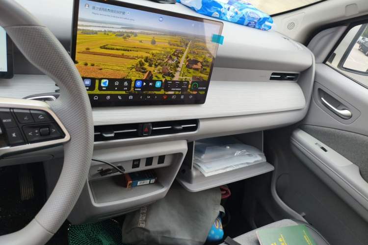Used Ruichi R5 2025 Model, Passenger Smart Charging Edition, Beyond Type II Audio And AC Panel