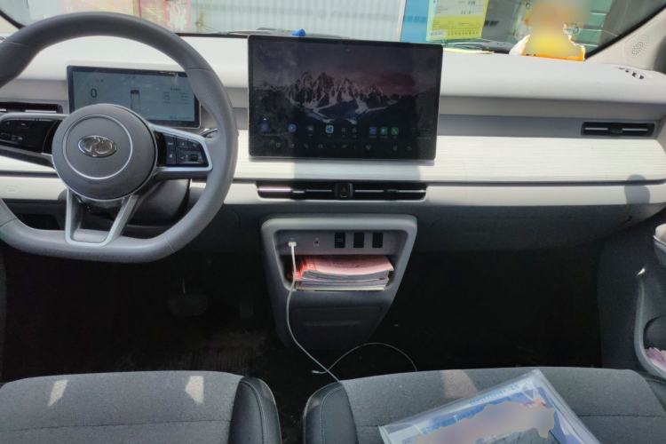 Used Ruichi R5 2025 Model, Freight Smart Charging Edition, Pioneer Type II Center Console