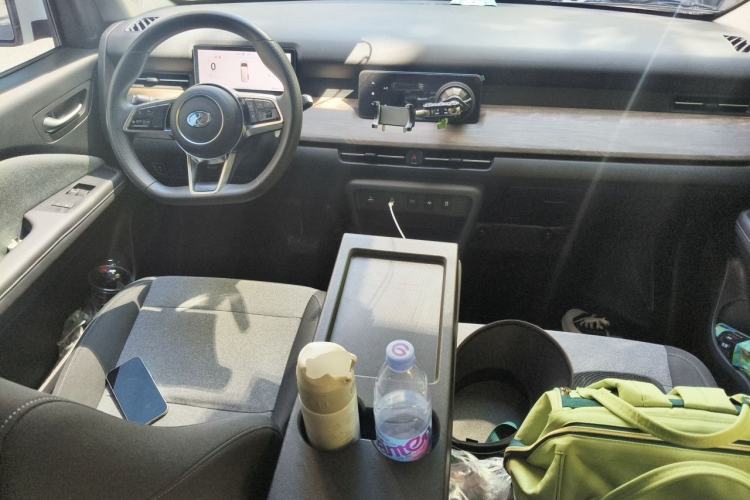 Used Ruichi R5 2025 Model Passenger Vehicle Smart Driving Ultra-Charging Edition, Pioneer Type I Center Console