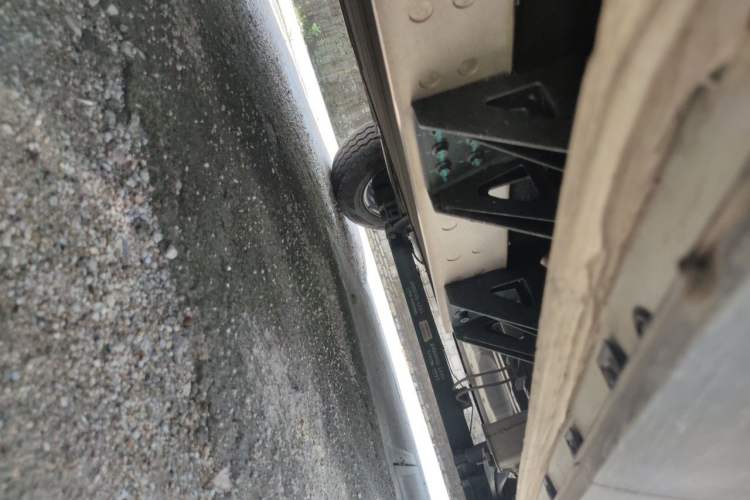 Used Ruichi R5 2025 Model, Freight Smart Charging Edition, Pioneer Type II Chassis Front Left