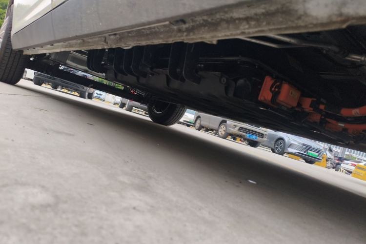 Used Ruichi R5 2025 Model, Passenger Smart Charging Edition, Beyond Type II Chassis Front Right