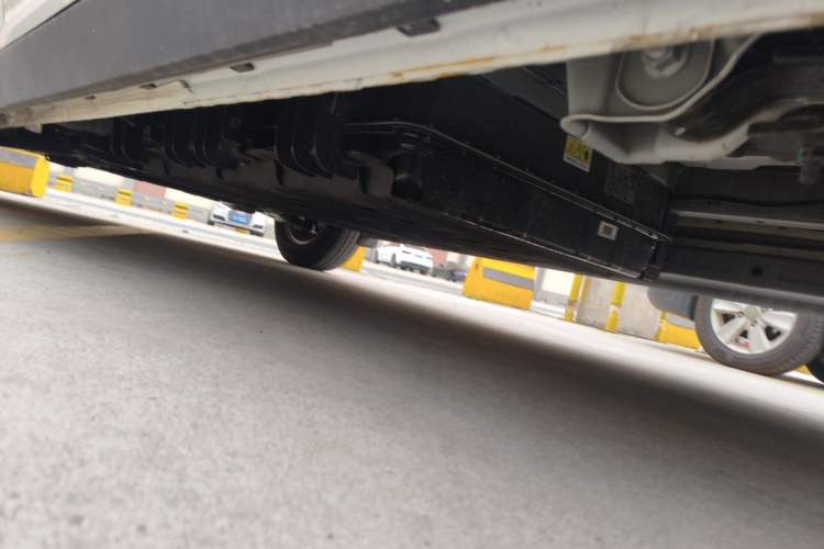 Used Ruichi R5 2025 Model, Passenger Smart Charging Edition, Beyond Type II Chassis Rear Left