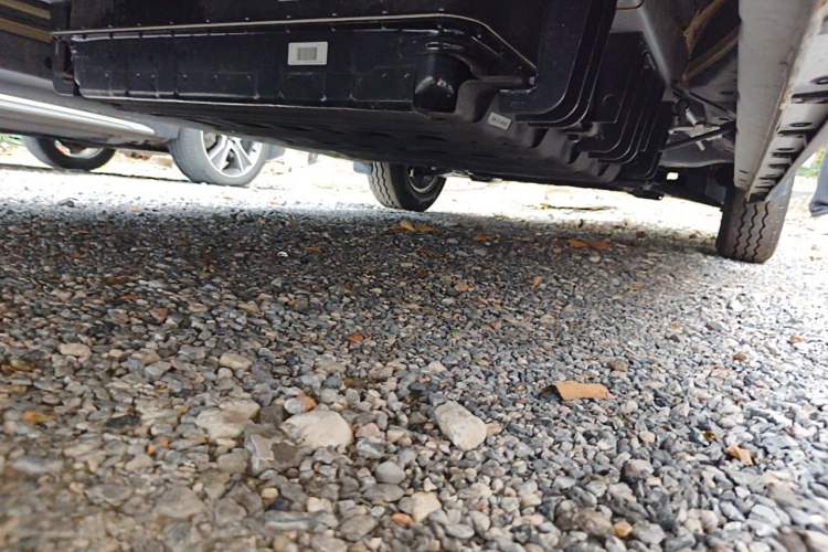 Used Ruichi R5 2025 Model, Passenger Smart Charging Edition, Beyond Type II Chassis Rear Right