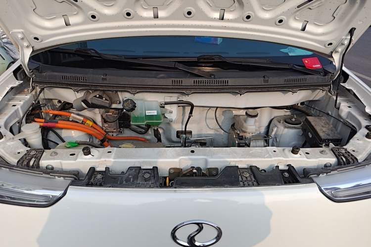Used Ruichi R5 2025 Model Passenger Vehicle Smart Driving Ultra-Charging Edition, Pioneer Type I Engine Bay