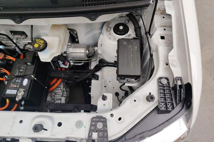 Used Ruichi R5 2025 Model Passenger Vehicle Smart Driving Ultra-Charging Edition, Beyond Type I Engine Bay Left