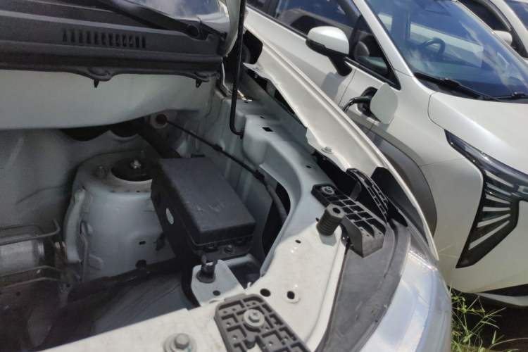 Used Ruichi R5 2025 Model, Freight Smart Charging Edition, Pioneer Type II Engine Bay Left