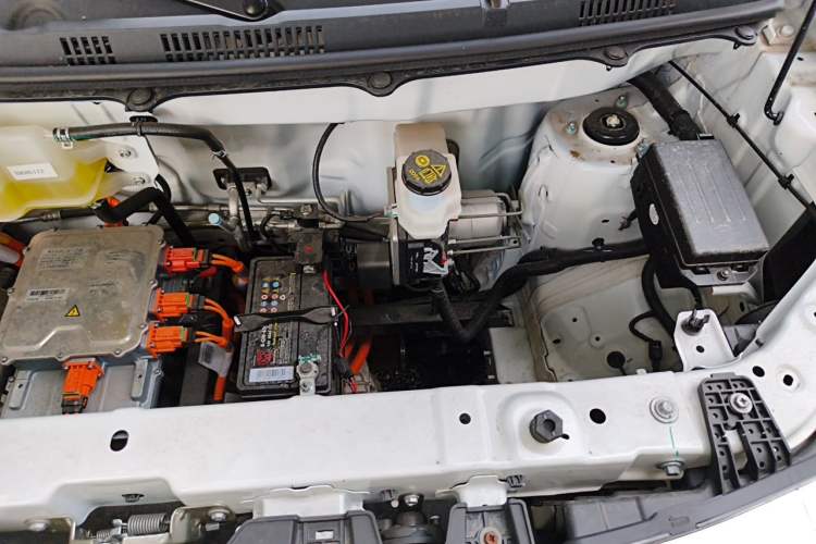 Used Ruichi R5 2025 Model, Passenger Smart Charging Edition, Beyond Type II Engine Bay Left