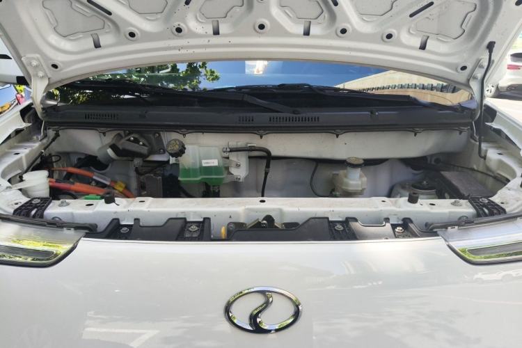 Used Ruichi R5 2025 Model Passenger Vehicle Smart Driving Ultra-Charging Edition, Pioneer Type I Engine Bay