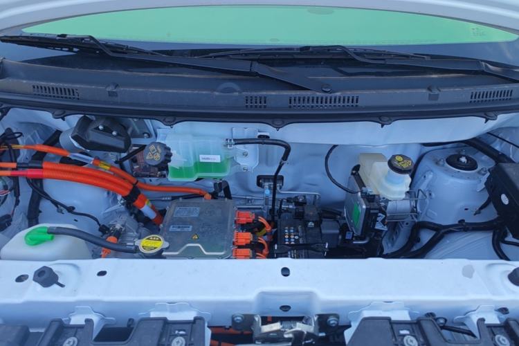 Used Ruichi R5 2025 Model Passenger Vehicle Smart Driving Ultra-Charging Edition, Pioneer Type I Engine Bay