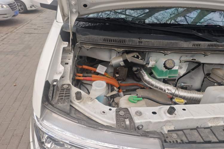Used Ruichi R5 2025 Model Passenger Vehicle Smart Driving Ultra-Charging Edition, Pioneer Type I Engine Bay Right