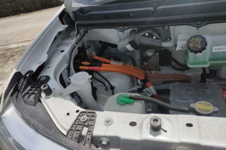 Used Ruichi R5 2025 Model, Freight Smart Charging Edition, Pioneer Type II Engine Bay Right