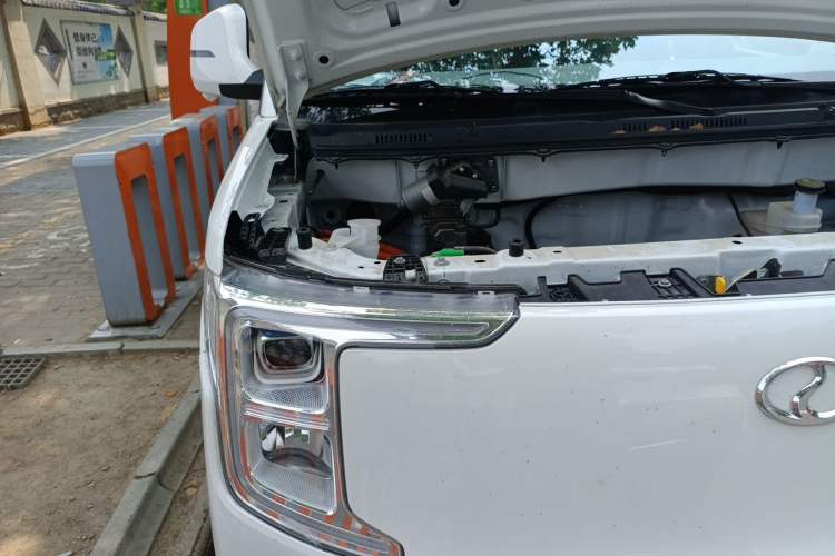 Used Ruichi R5 2025 Model Passenger Vehicle Smart Driving Edition, Pioneer Type I Engine Bay Right