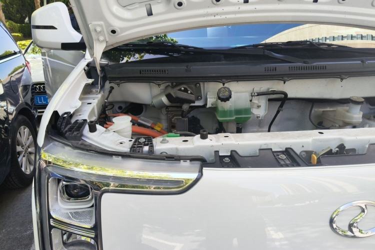 Used Ruichi R5 2025 Model Passenger Vehicle Smart Driving Ultra-Charging Edition, Pioneer Type I Engine Bay Right