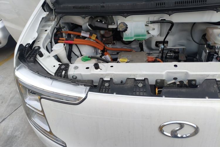 Used Ruichi R5 2025 Model, Passenger Smart Charging Edition, Beyond Type II Engine Bay Right