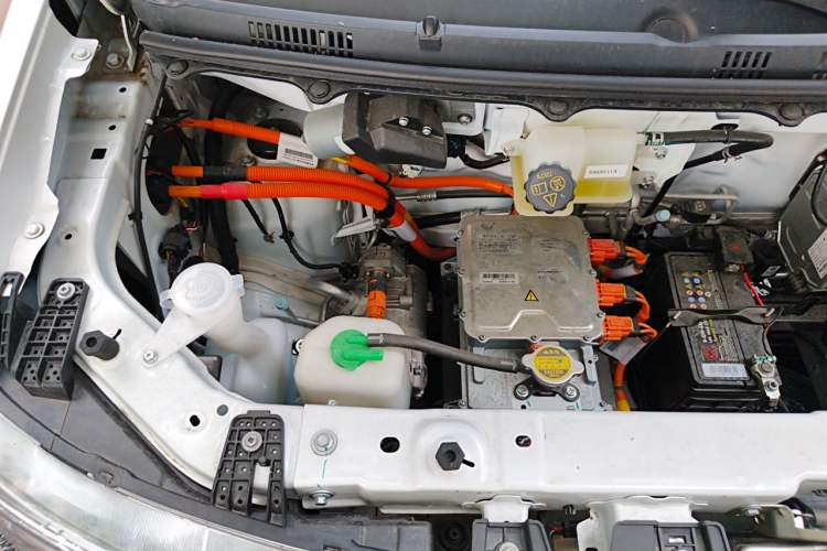 Used Ruichi R5 2025 Model, Passenger Smart Charging Edition, Beyond Type II Engine Bay Right