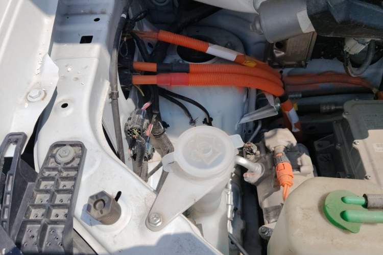 Used Ruichi R5 2025 Model, Passenger Smart Charging Edition, Pioneer Type II Engine Bay Right