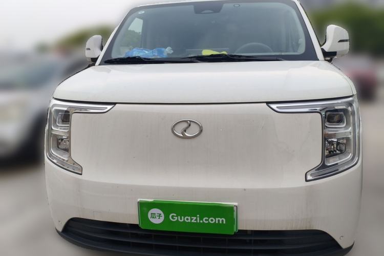 Used Ruichi R5 2025 Model, Passenger Smart Charging Edition, Beyond Type II Front