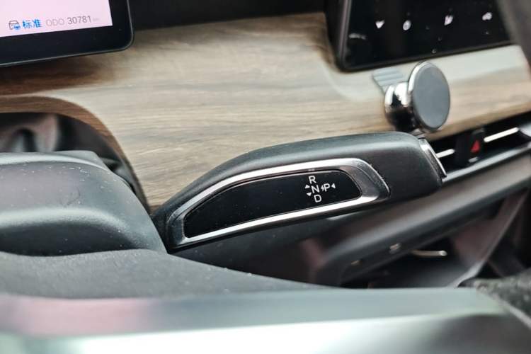 Used Ruichi R5 2025 Model Passenger Vehicle Smart Driving Ultra-Charging Edition, Pioneer Type I Gear Lever