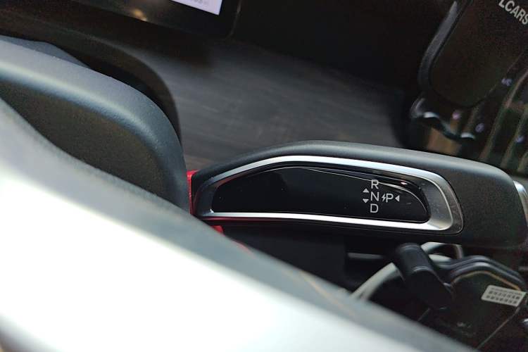 Used Ruichi R5 2025 Model Passenger Vehicle Smart Driving Ultra-Charging Edition, Pioneer Type I Gear Lever