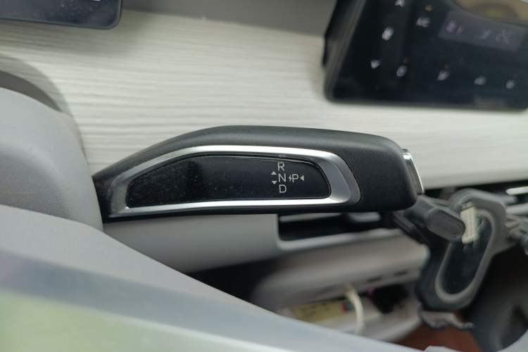 Used Ruichi R5 2025 Model Passenger Vehicle Smart Driving Edition, Pioneer Type I Gear Lever