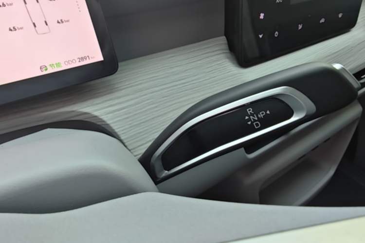 Used Ruichi R5 2025 Model Passenger Vehicle Smart Driving Ultra-Charging Edition, Pioneer Type I Gear Lever