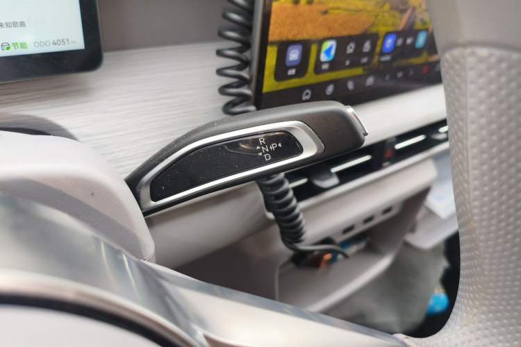 Used Ruichi R5 2025 Model, Passenger Smart Charging Edition, Beyond Type II Gear Lever