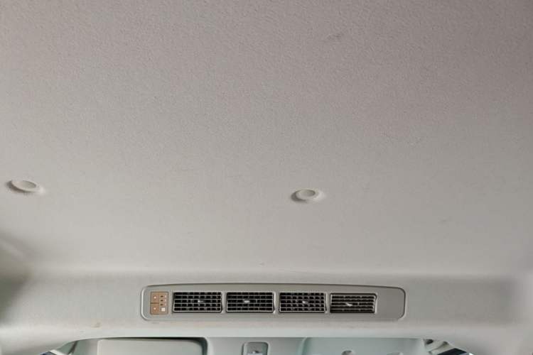 Used Ruichi R5 2025 Model Passenger Vehicle Smart Driving Ultra-Charging Edition, Pioneer Type I Headliner