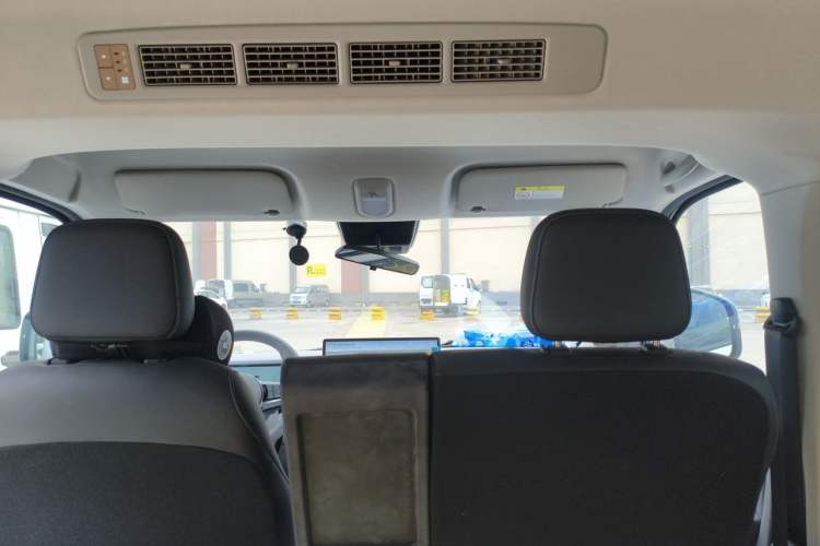 Used Ruichi R5 2025 Model, Passenger Smart Charging Edition, Beyond Type II Headliner